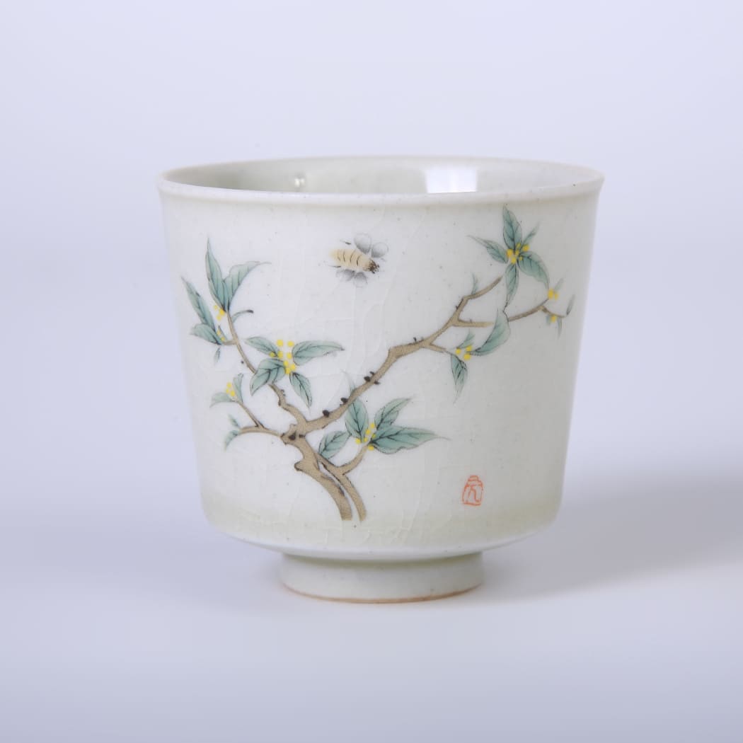 Ancienne Tasse à Thé Céladon en Divers Motifs - 75ml